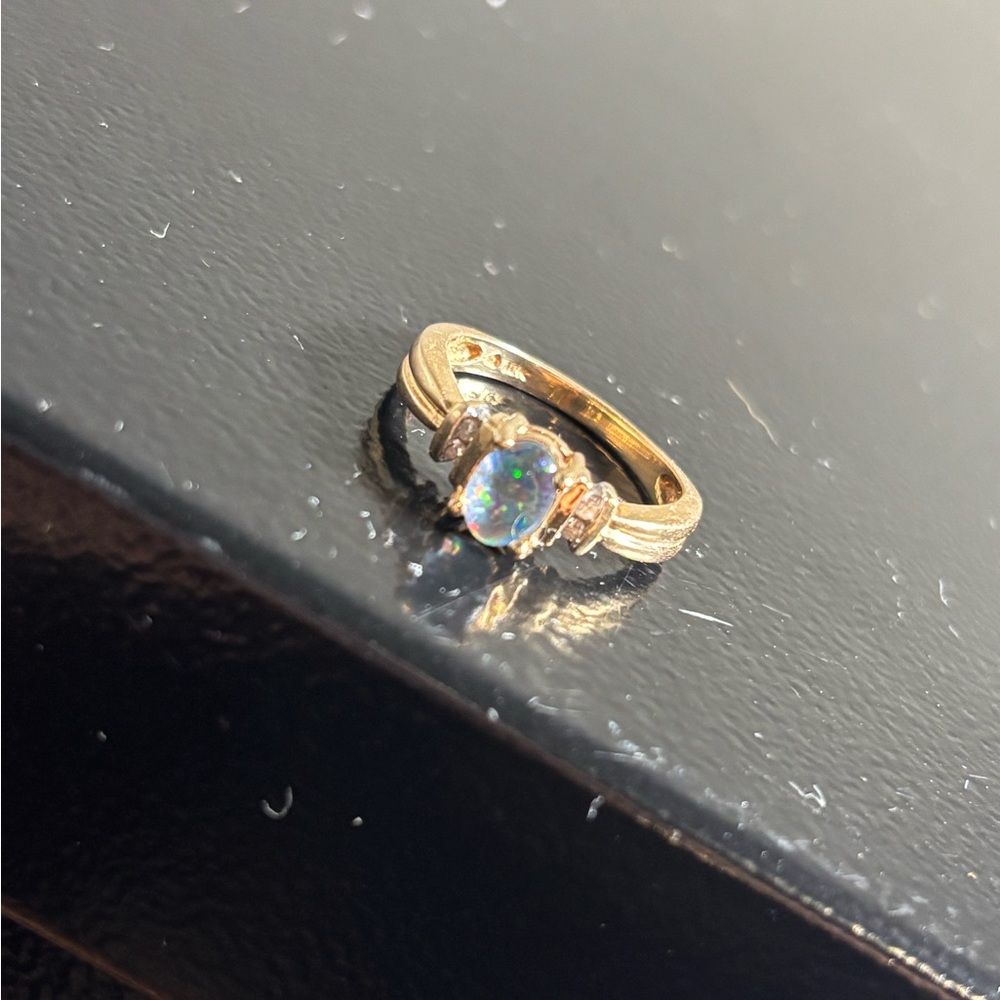 Dazzling Opal Gold Ring - Picture 7 of 7